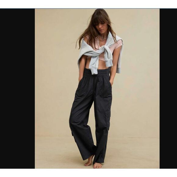 aerie Pants - NWT Aerie Easiest Cargo Pant in black size XS pull-on high rise baggy